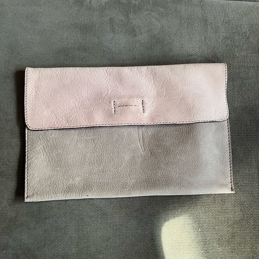 GAP envelope clutch. Sueded leather. Pink/dark taupe. Magnetic clasp. Very soft